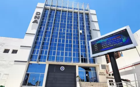 Particulares manejan parte de las recaudaciones de Aduana, seg�n CGR