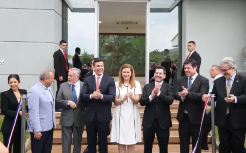 Presidente particip� en inauguraci�n de una planta farmac�utica en Ypacara�