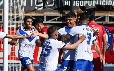 Claudio Aquino anota otro golazo de tiro libre para V�lez Sarsfield