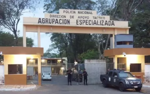 Sede de la Agrupaci�n Especializada, donde contin�an detenidos los 28 j�venes que participaci�n de la protesta del 28S.