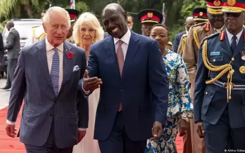 Carlos III condena "violencia" del colonialismo brit�nico
