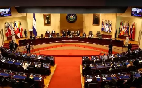 Congreso de El Salvador anula parcialmente "reforma mordaza"