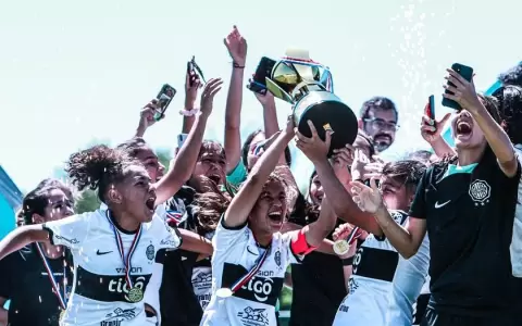 Olimpia remonta a Cerro Porte�o y es campe�n en la sub-18 femenina