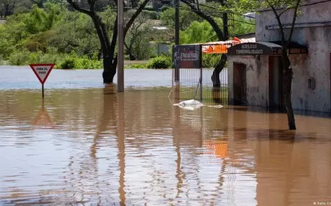Uruguay evac�a a m�s de 2.500 personas por las inundaciones