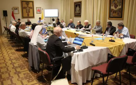 La CEP tilda al Gobierno de "insensible" y lo critica por "buscar beneficios personales"