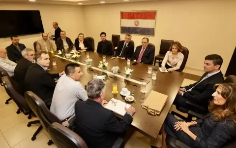 Santiago Pe�a se reuni� con pastores evang�licos para tratar sobre realidad nacional