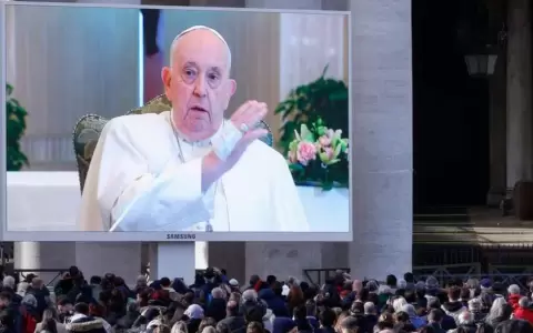 El papa Francisco con �inflamaci�n pulmonar�, no se asom� a la Plaza San Pedro para el �ngelus