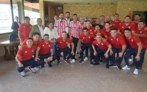 Pe�a recibi� a la selecci�n paraguaya de f�tbol de sal�n