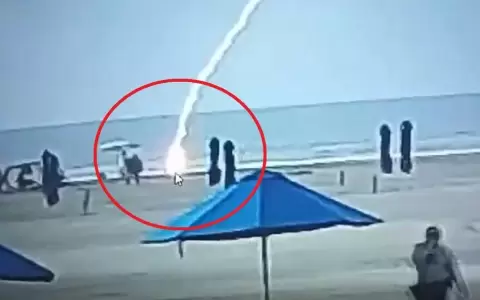 Tragedia en Colombia: una mujer que caminaba por la playa muri� impactada por un rayo