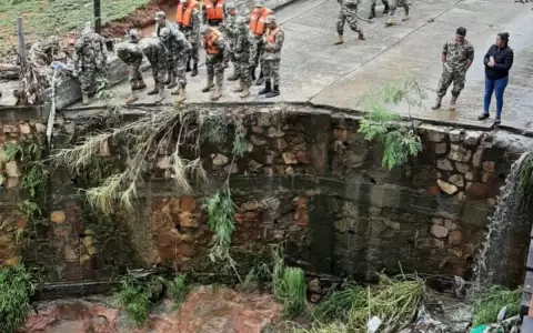�Quiero que vengan a ver c�mo es esta trampa�, dijo el padre de uno de los militares