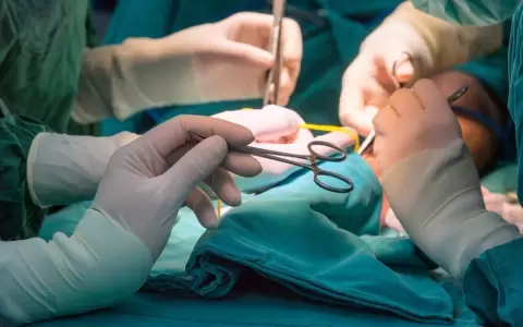 Exitosa operaci�n a un beb� de tres horas de vida en CDE