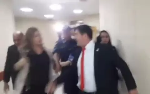 Dakovo: Carlos N��ez reacciona violentamente ante preguntas sobre posibles v�nculos