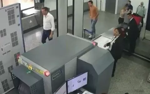 Detienen a funcionarios de la Dinac que habr�an cooperado para hacer pasar coca�na a Europa