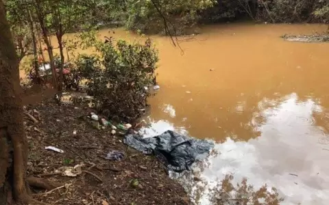 Hallan cuerpo de hombre arrastrado por raudal tras una "fatal apuesta"