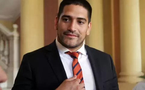 Diputado colorado denuncia represi�n policial y llama a la resistencia