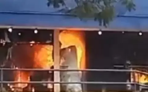 Voraz incendio consume supermercado en Guair�