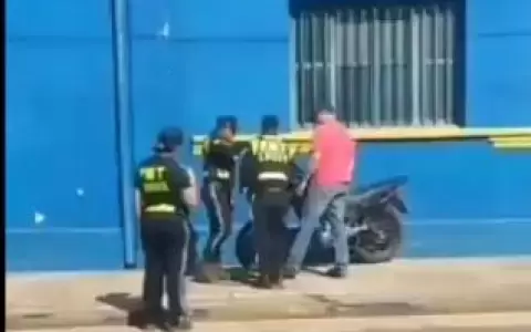 Motociclista agredi� a agentes de la PMT que lo detuvieron por infractor