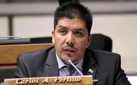 Hern�n Rivas es la burla de todos, hasta Carlos Portillo le dice "que vaya a estudiar"
