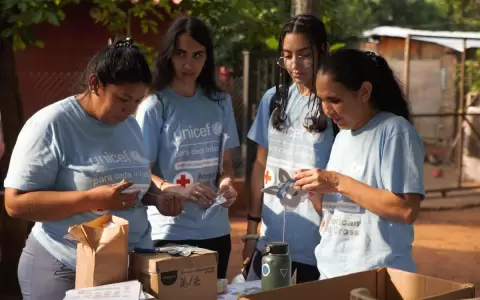 Programa nacional de vacunaci�n fortalecido con el apoyo de Unicef y la Cruz Roja Americana