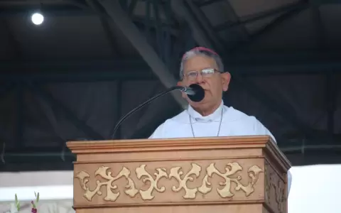 Caacup�: en v�peras del d�a de la Virgen, obispo critic� intenci�n de "robar a los jubilados"