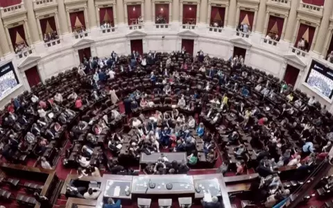Milei asume como presidente de Argentina: llegan diputados y senadores para juramento