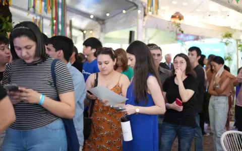 M�s de 2.000 interesados se presentaron a la Feria de Becas Europeas