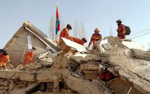 Rescatistas siguen buscando sobrevivientes de sismo en China