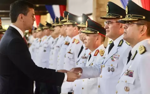 Pe�a presidi� acto de ascenso de oficiales de las Fuerzas Armadas