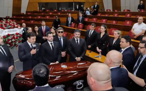 Legisladores dan el �ltimo adi�s al diputado Harms en el Congreso Nacional