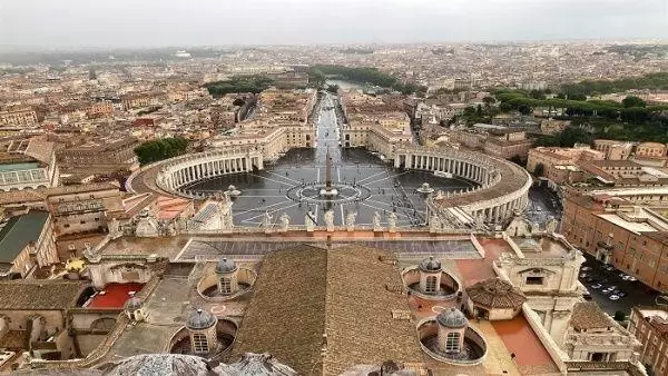 Vaticano condena a cardenal a prisi�n por fraude