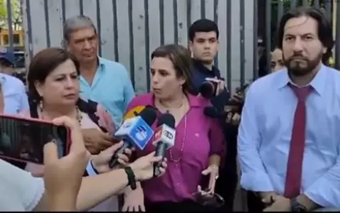 Legisladores opositores llegaron a la Agrupaci�n para conocer la situaci�n de los detenidos
