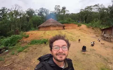 Conocer al l�der espiritual m�s longevo del pueblo guaran� en Brasil y tomar un poco de ayahuasca