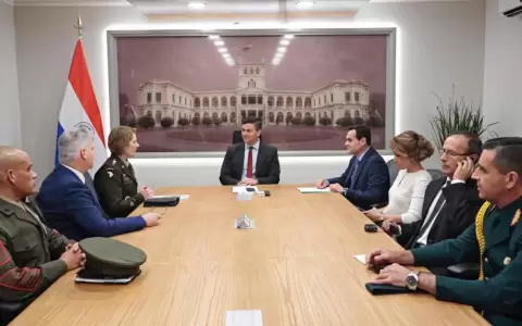 Para "luchar contra el crimen organizado", Pe�a se reuni� con alto mando militar de EE. UU.