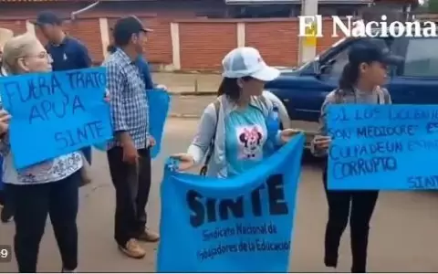 Coronel Oviedo: docentes escrachan al titular del Congreso frente a su domicilio