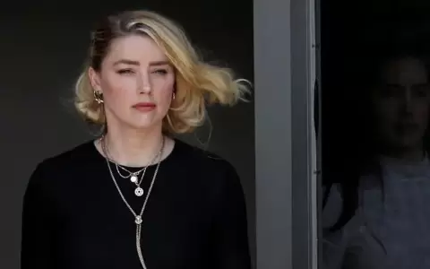 Amber Heard planea escribir un libro sobre ella y Johnny Depp para poder pagarle los USD 10 millones
