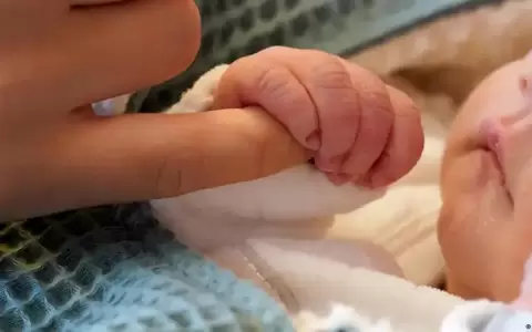 Con buen estado de salud, una ni�a es la primera beb� nacida en Navidad