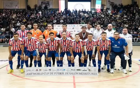 Paraguay golea al anfitri�n y se mete en las semifinales del Mundial