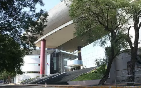 Esc�ndalo nacional por nepotismo