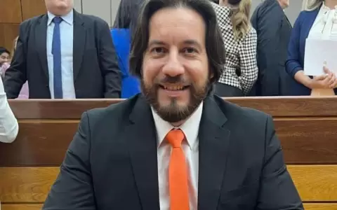 Superintendencia de Jubilaciones tendr�a mayor poder que el presidente, dice senador