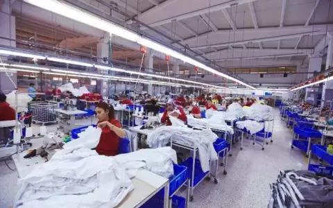 Ventas en alza para manufacturas, mientras telecomunicaciones y papel sufren retrocesos.