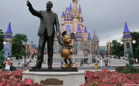 Disney entabla demanda contra la junta nombrada por DeSantis