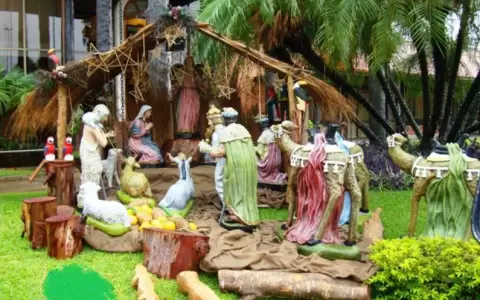 Muchos aprovecharon el feriado largo para armar el pesebre de Navidad