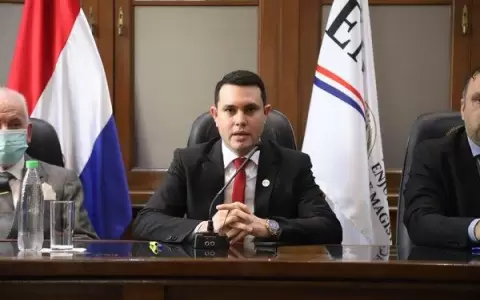 "Pase de pelota" en caso Rivas: MEC dice que Cones podr� decidir sobre el t�tulo
