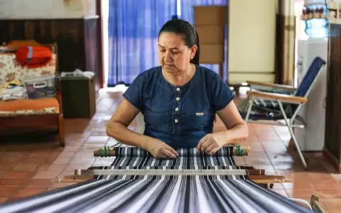 El Poncho Para'i de 60 Listas, reconocido como Patrimonio de la Humanidad por la Unesco