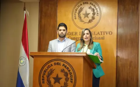 V�a nota, legisladores solicitar�n a Pe�a vetar ley de conflicto de intereses