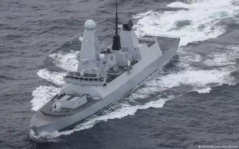 Marina brit�nica alerta de explosiones frente a Yemen