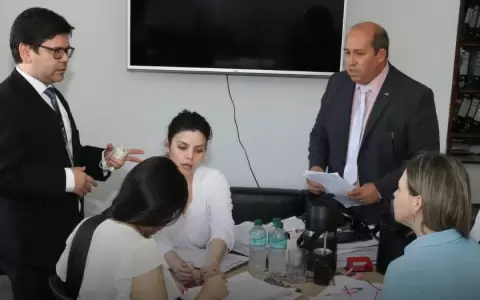 Fiscal�a allana oficina de la Dinac ubicada dentro del Ministerio de Defensa