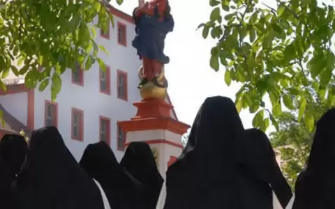 Iglesia belga se excusa por robo de unos 30 mil beb�s