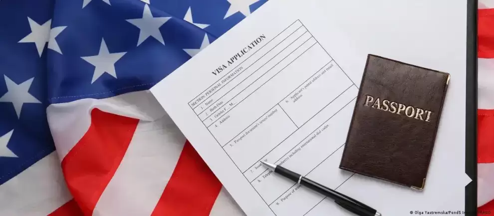 Poliz�n llega a EE. UU. desde Europa sin pasaporte ni boleto