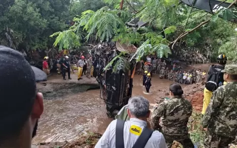 Contin�a la dolorosa b�squeda de los restos del militar desaparecido